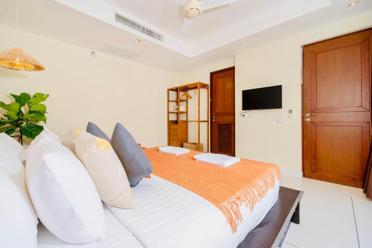 Stunning 5 Bedrooms With Panoramic Sea View Villa *