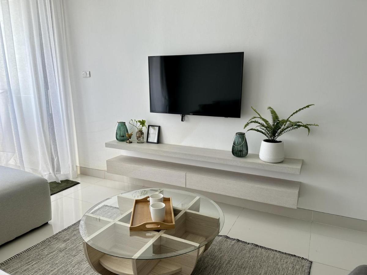 2 Bedroom At Cassia Laguna Apartment *