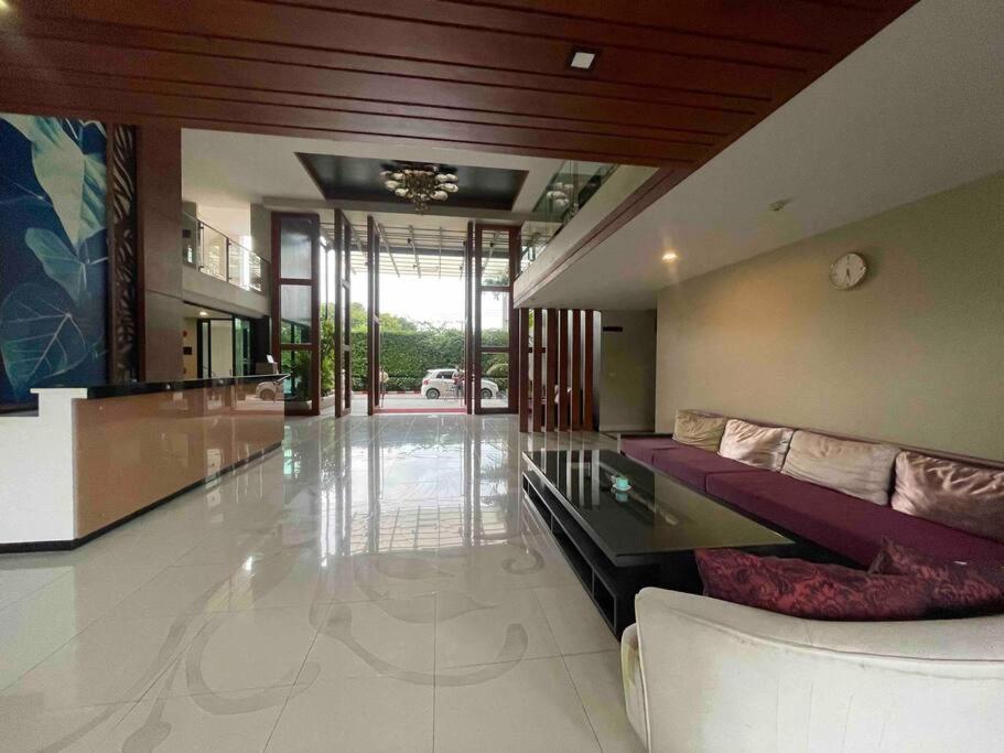 1 Bedroom Near - At The Tree Apartment *