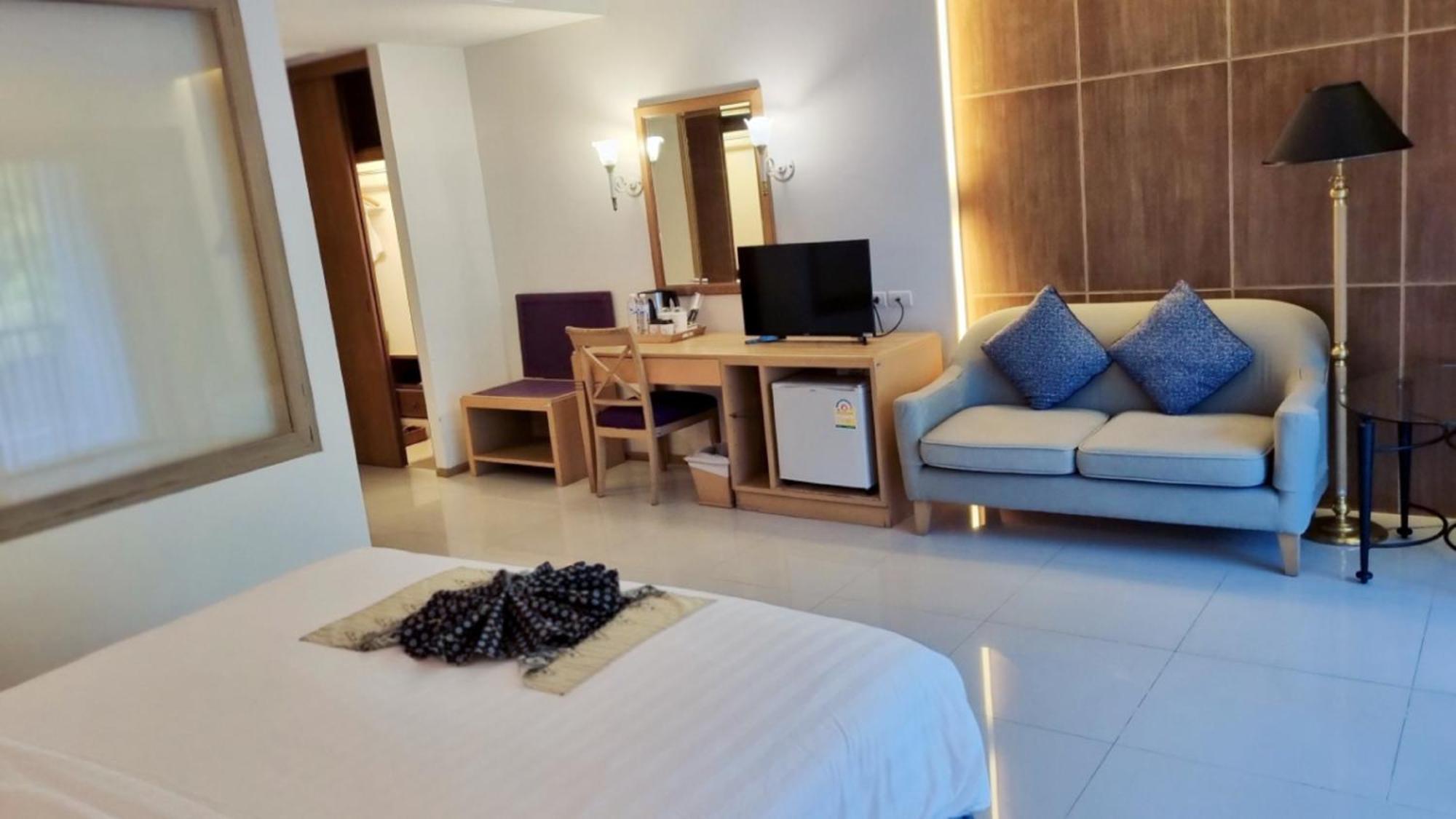 Hotel Tinidee Golf Phuket - Sha Extra 4*