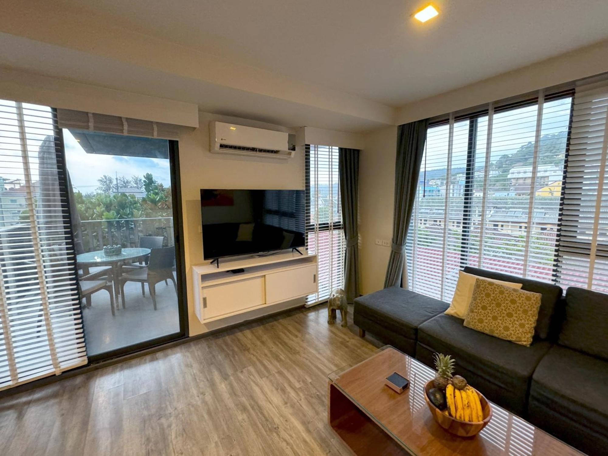 The Deck By Lofty Apartment *