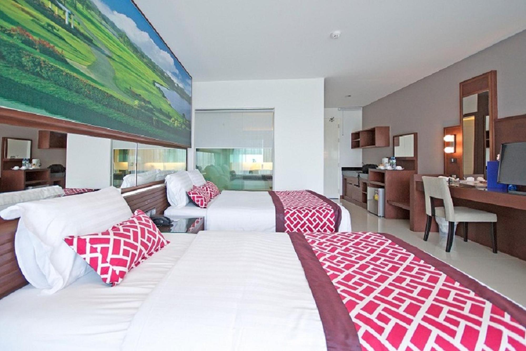Hotel The Par Phuket Sha