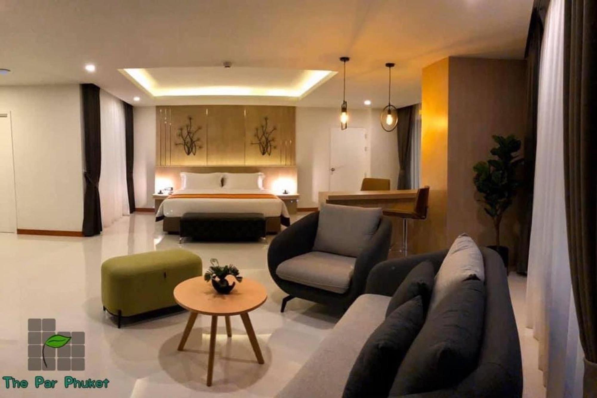 Hotel The Par Phuket Sha