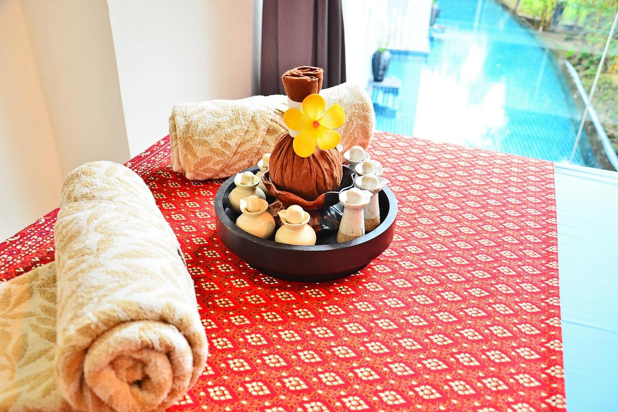 Hotel The Par Phuket Sha
