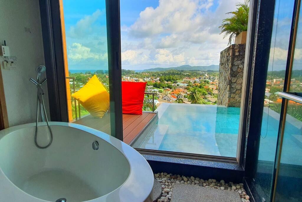 Sea View Villa, Bangtao 4 Bedrooms *
