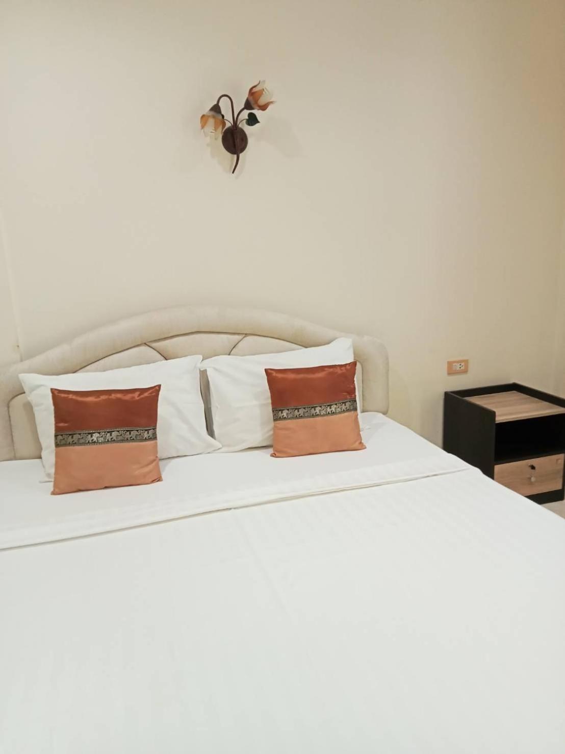 Wattana Guest house