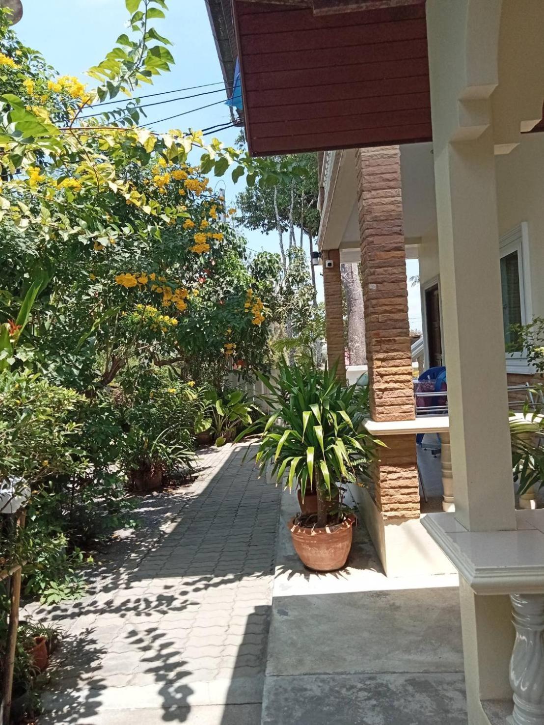 Guest house Wattana