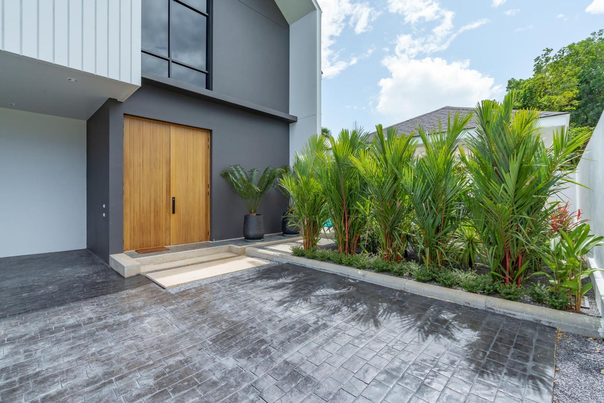 Modern 4br With Private Pool In Bangtao Villa