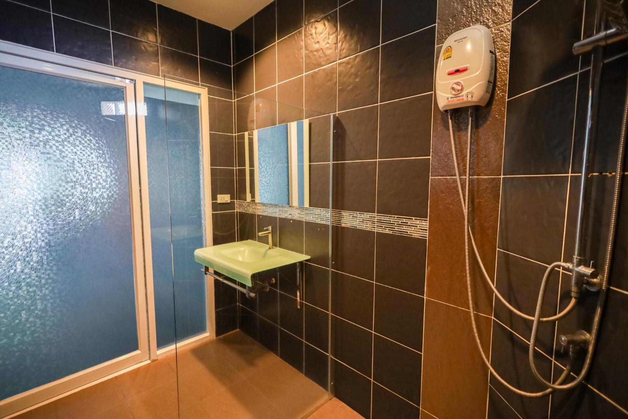 Karon Studio Apartment Apartment Karon