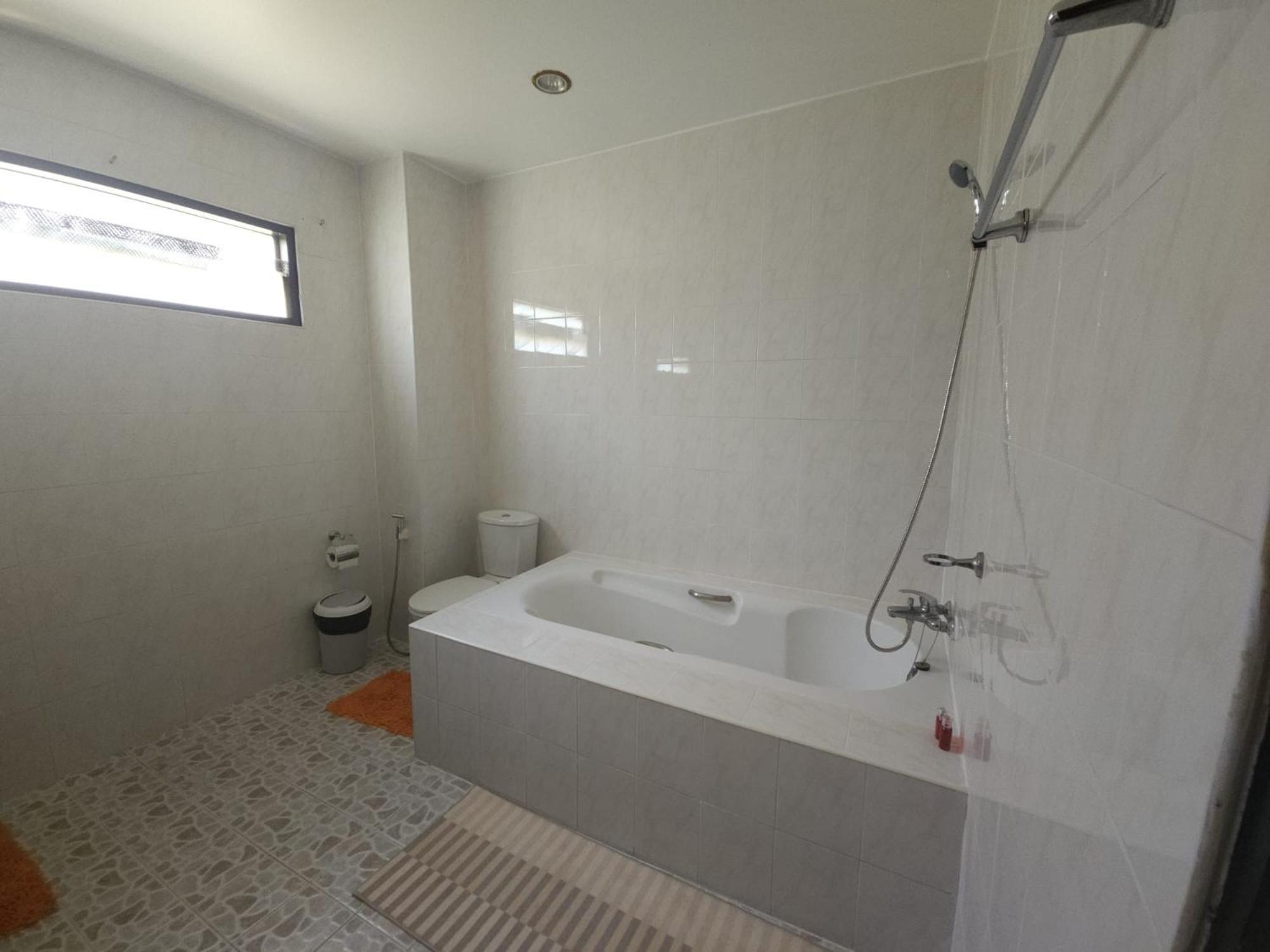 Apartment Lovely 2-bedroom With Pool