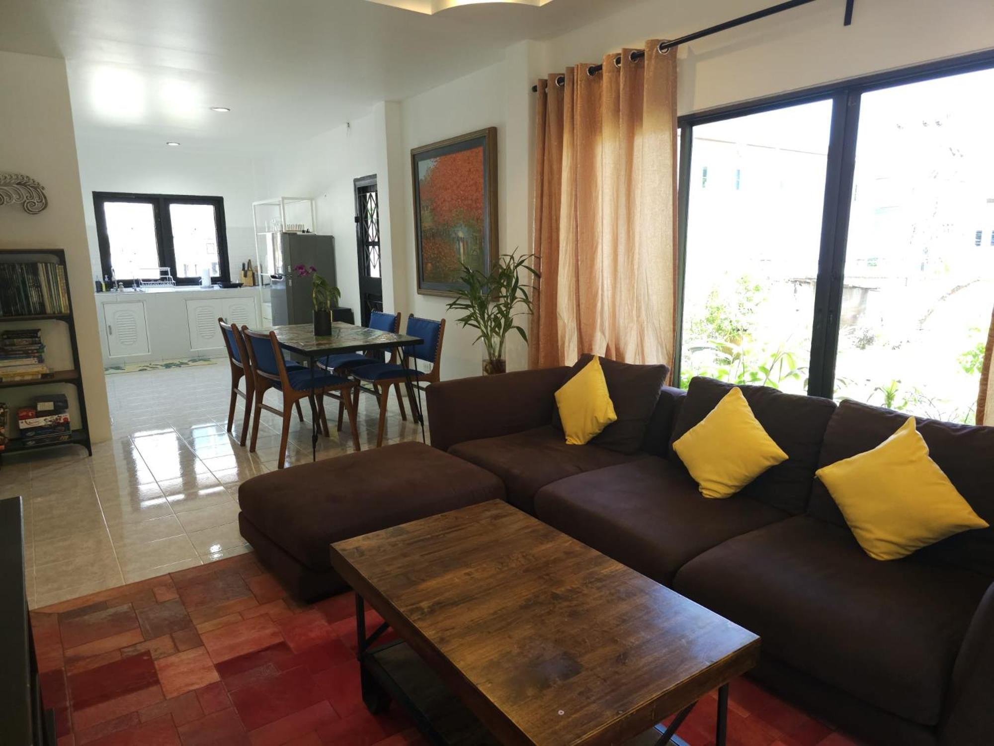 Apartment Lovely 2-bedroom With Pool