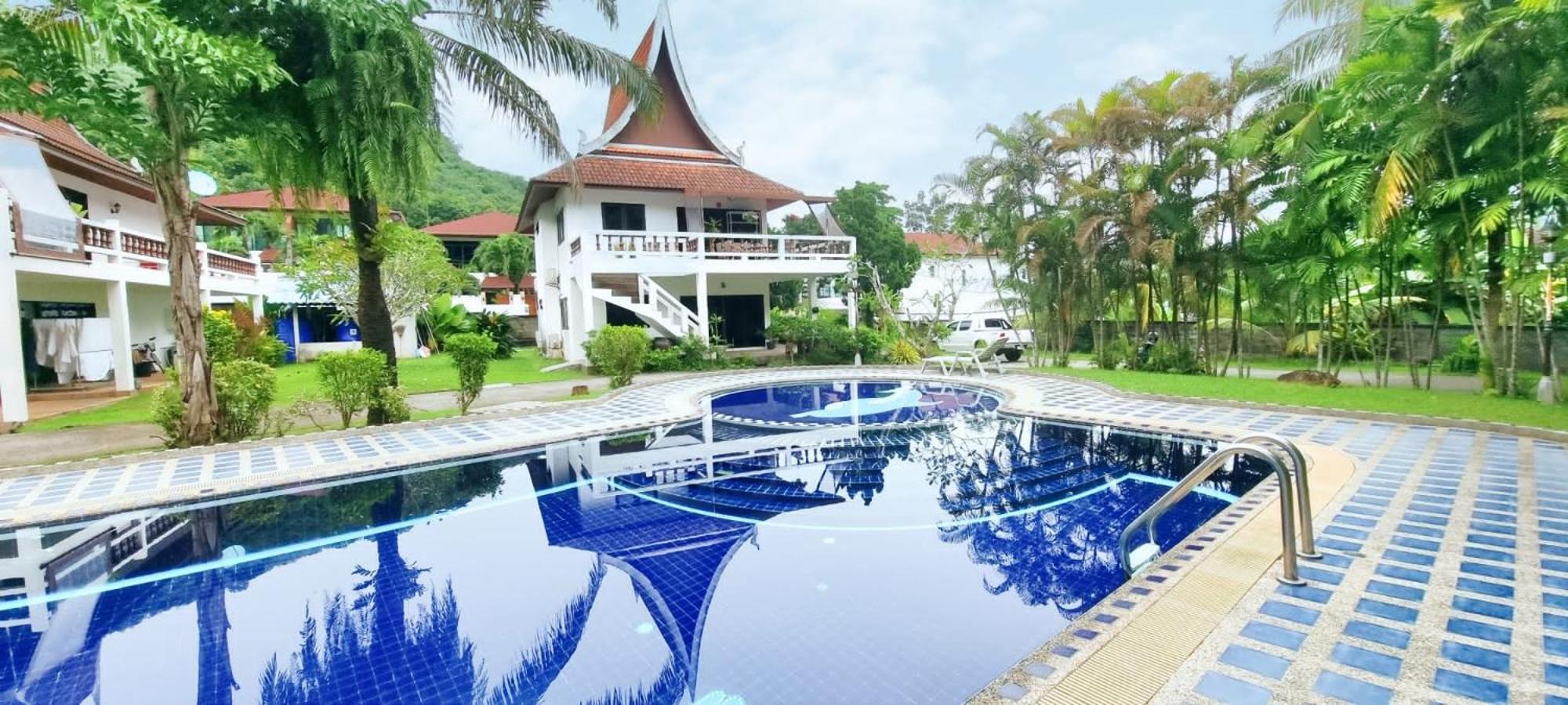 Lovely 2-bedroom With Pool Apartment