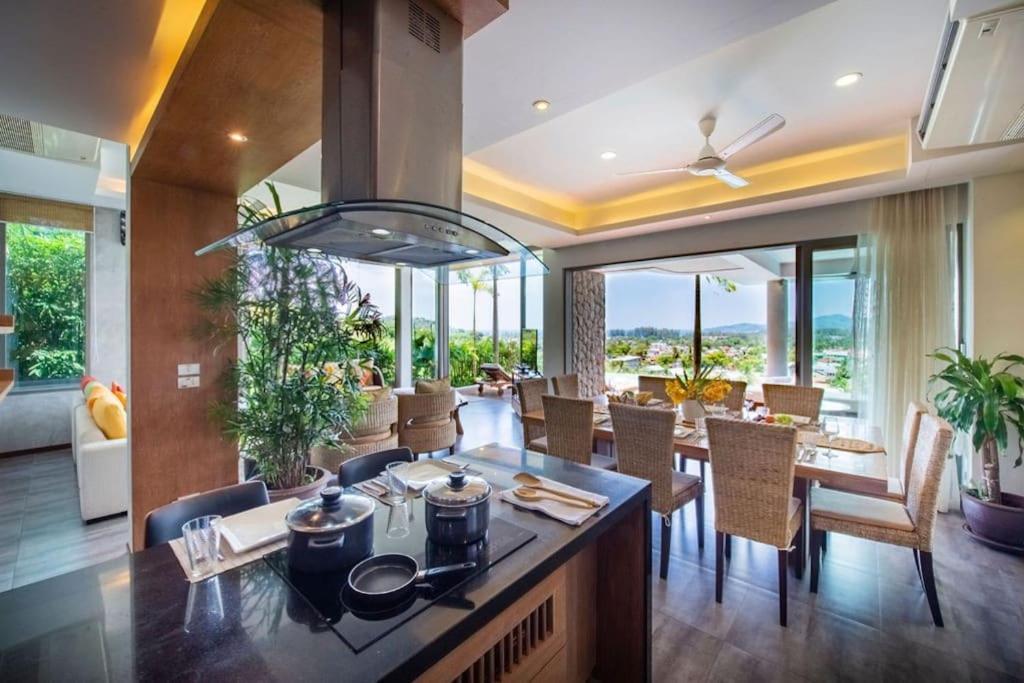 Sea View Villa, Bangtao 4 Bedrooms *