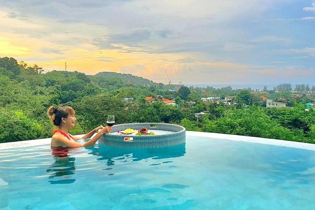 Sea View Villa, Bangtao 4 Bedrooms Villa *
