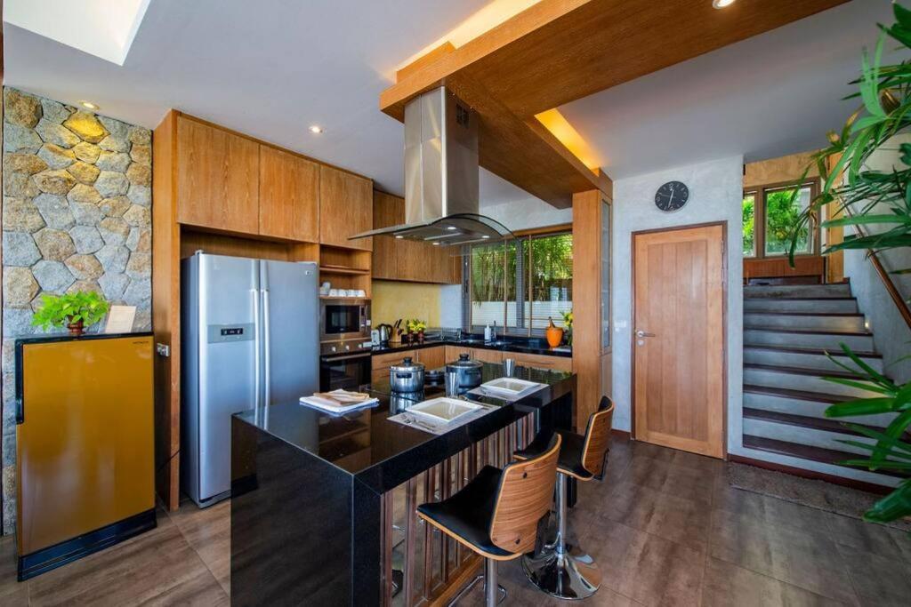 Villa Sea View Villa, Bangtao 4 Bedrooms *