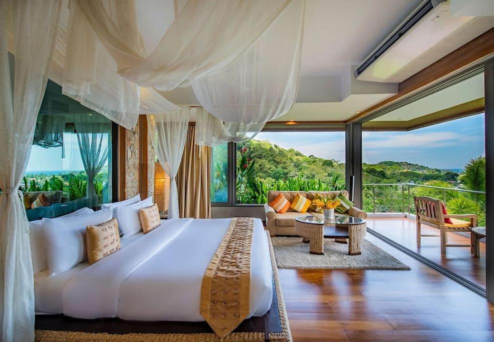 Sea View Villa, Bangtao 4 Bedrooms Villa *