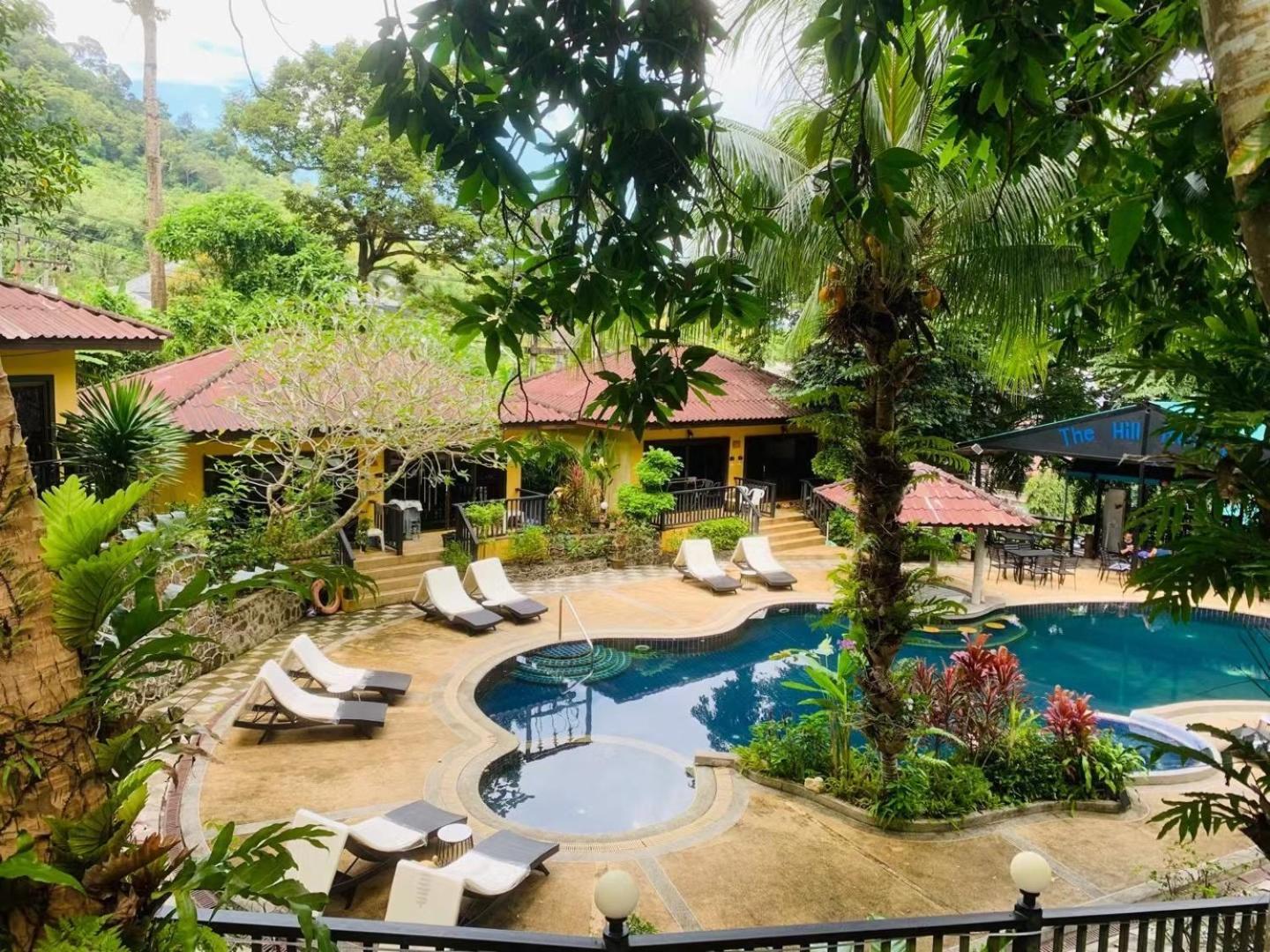 Beautiful Pool Homestay