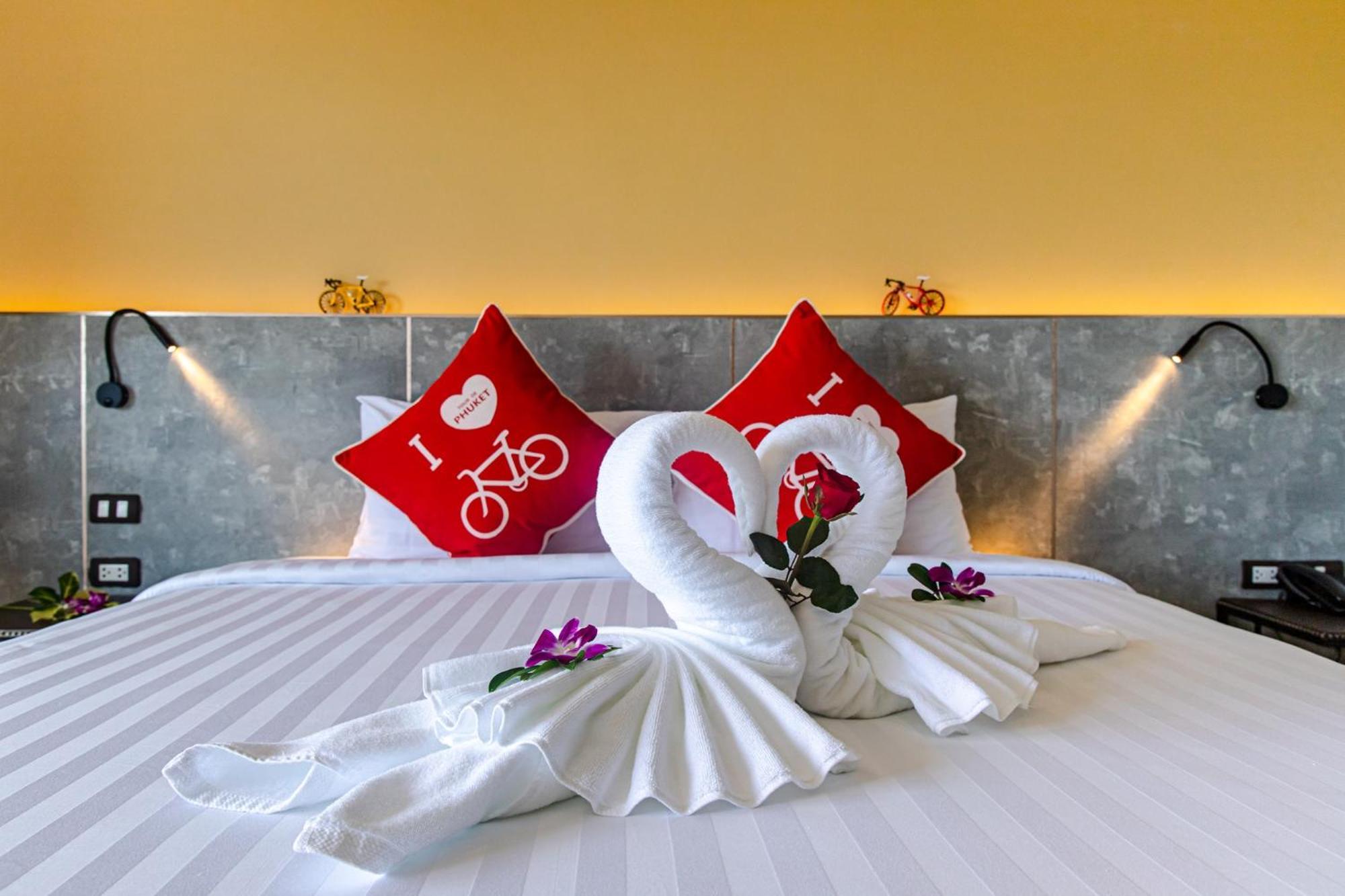 Hotel Tour De Phuket - Sha 4*