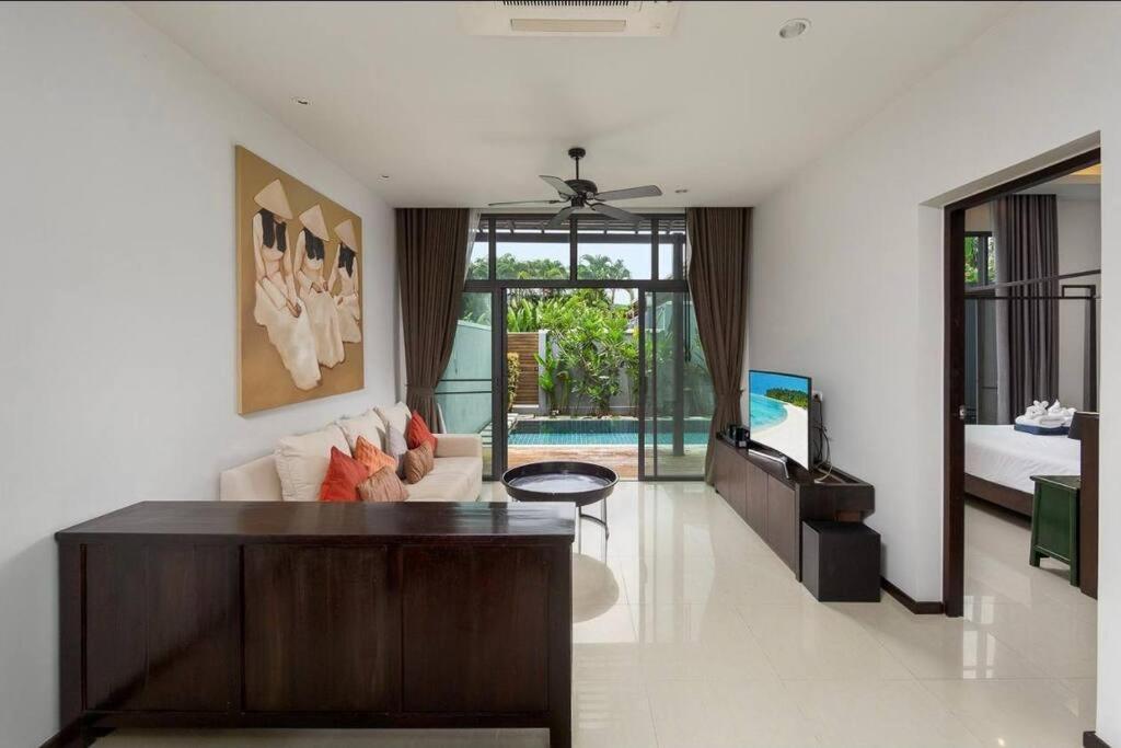 2 Living Villa Rawai
