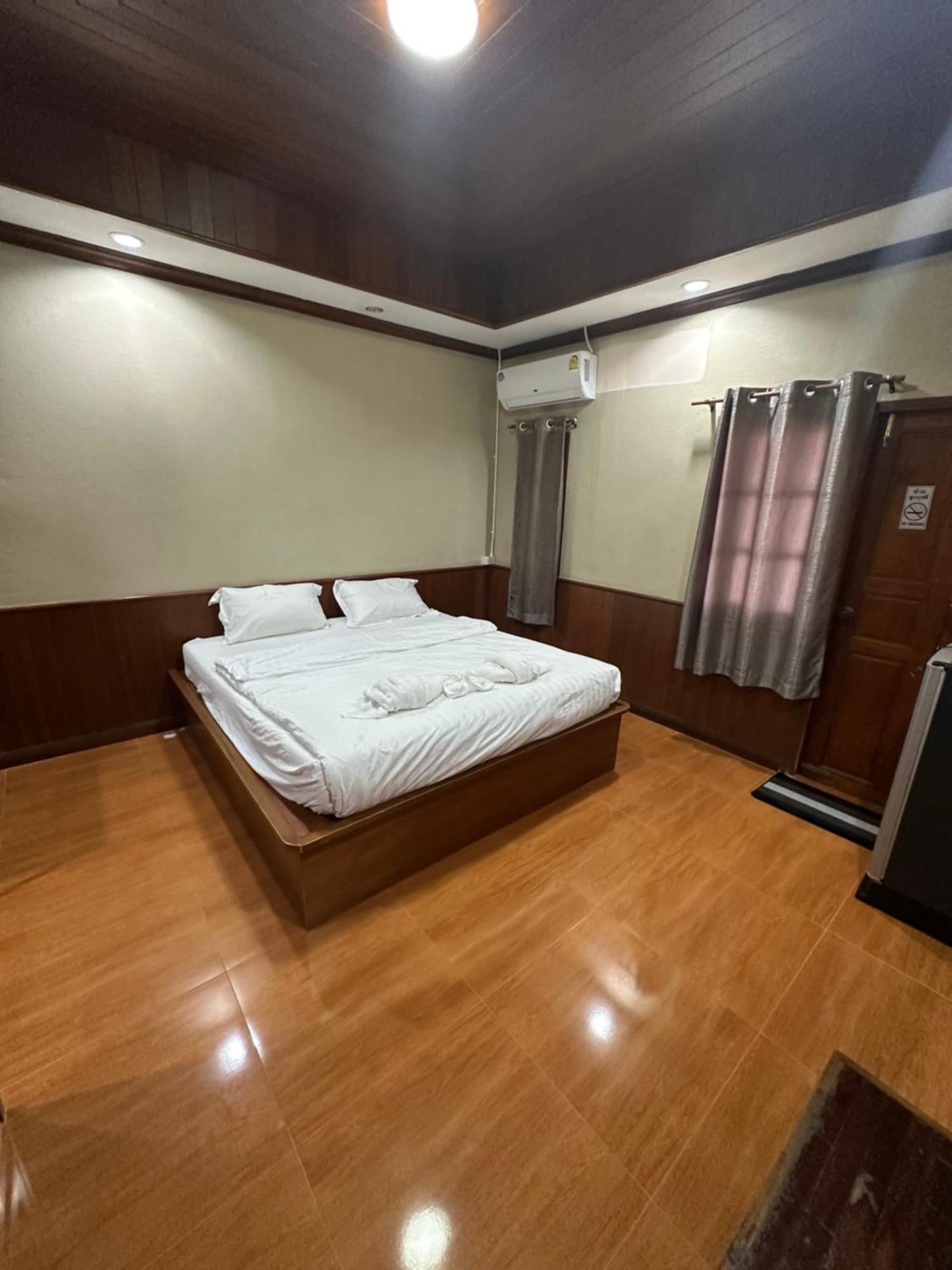 Mona House Phuket 3*