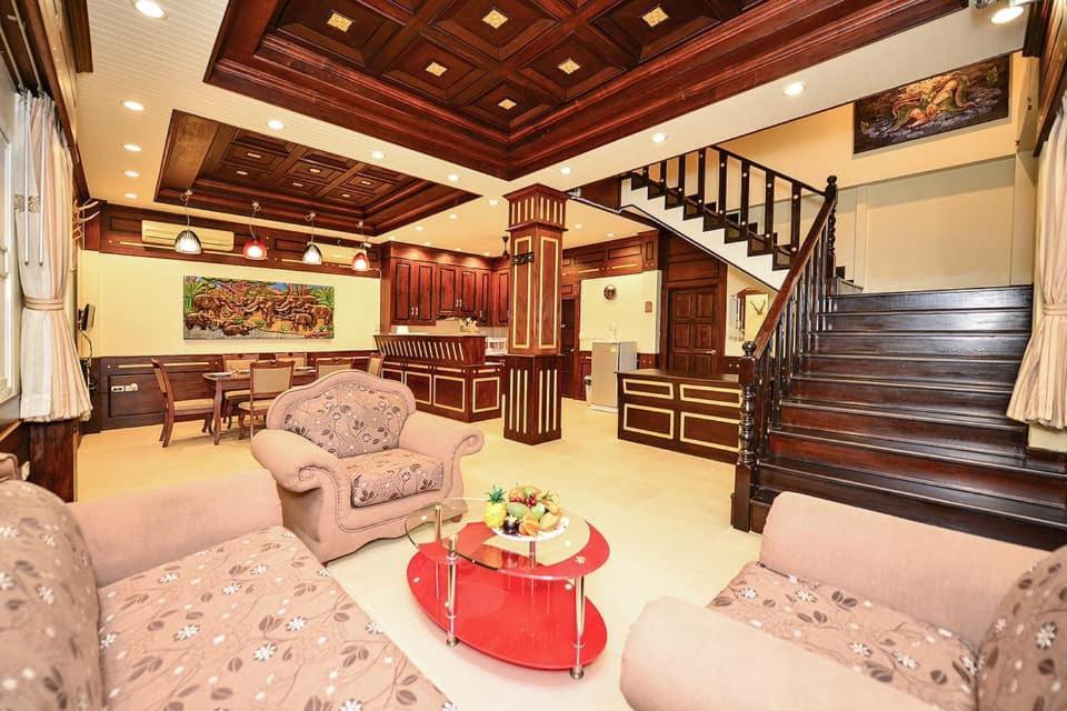 Group Getaway House Villa