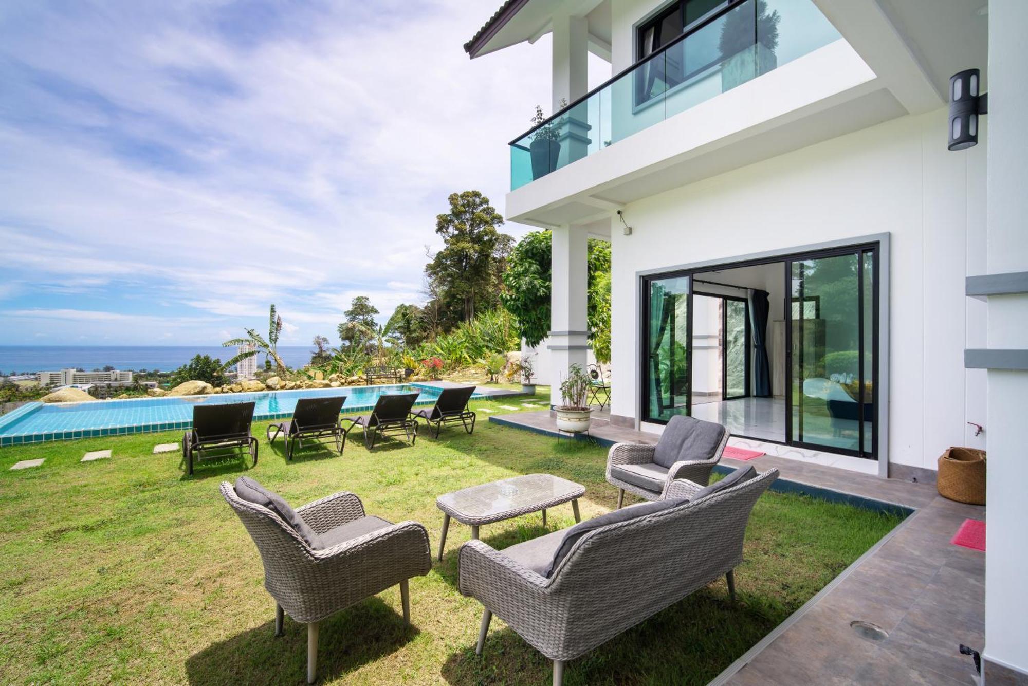 Villa Horizon: Coastal Charm *