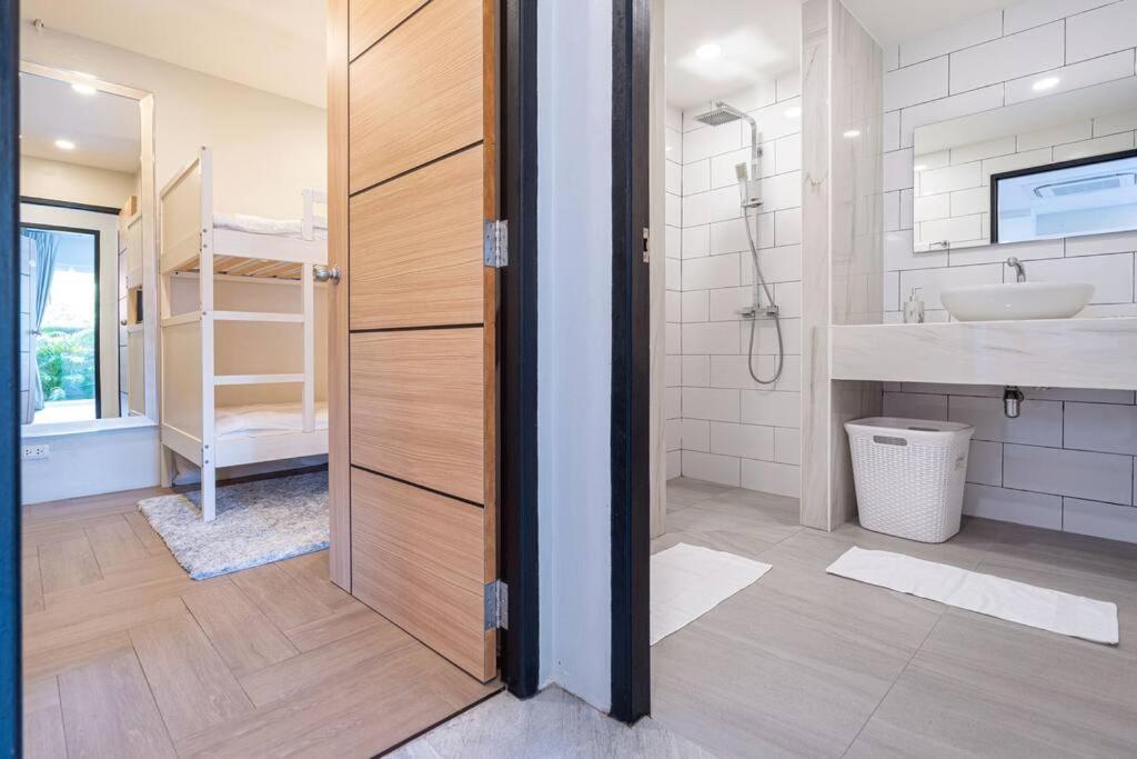2-bedrooms Near N Apartment