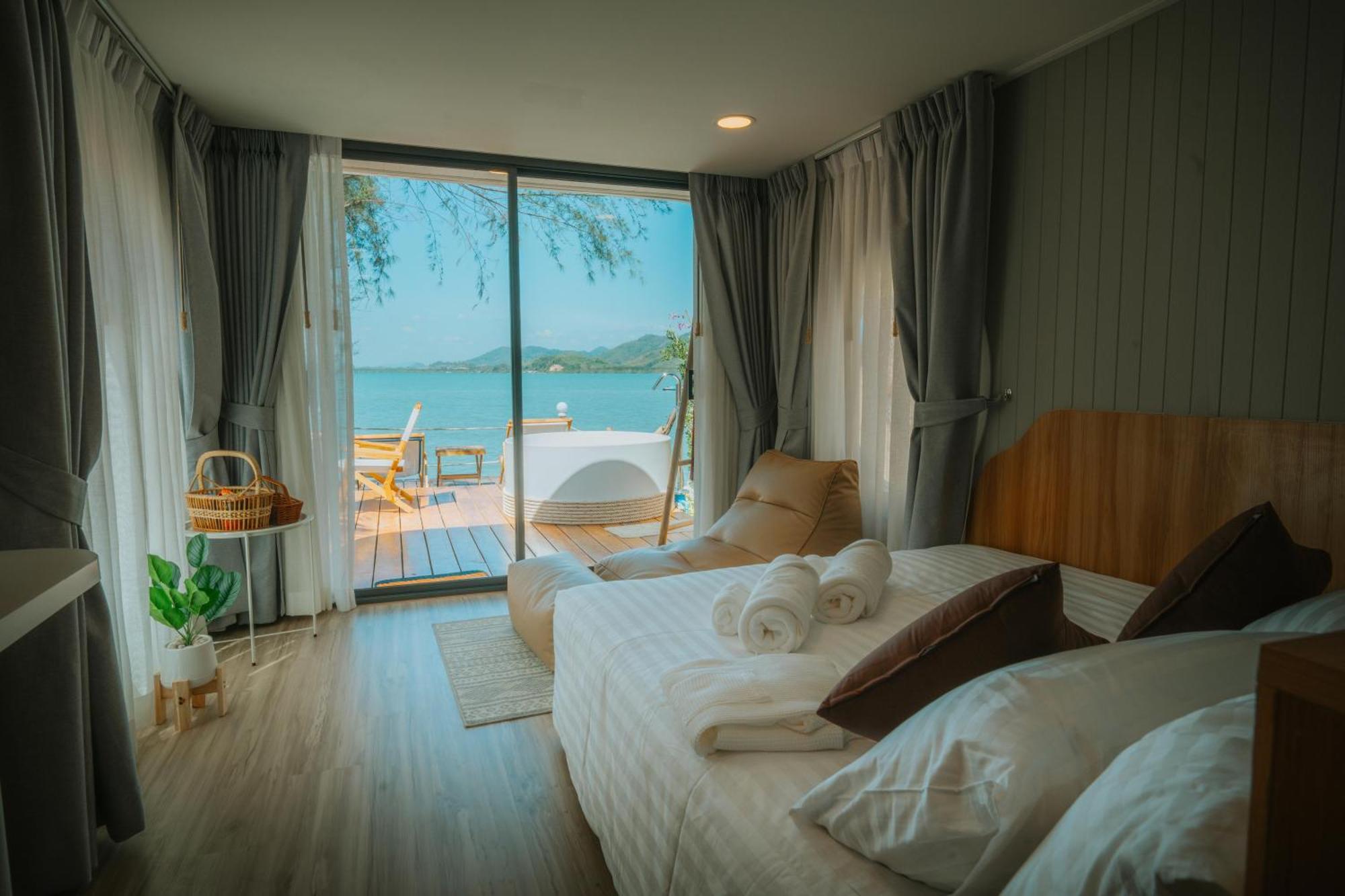 Sea Sky Front Villa