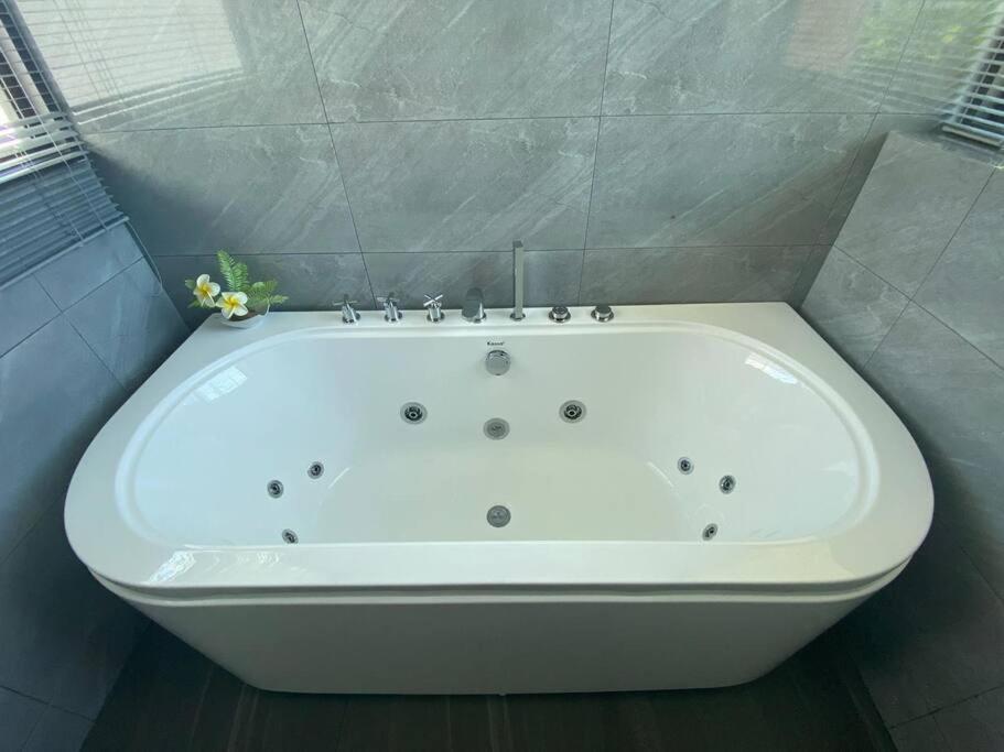 Costa Lota Villa, Brand New, 3 Bedroom, In Rawai V35 * Ban Saiyuan