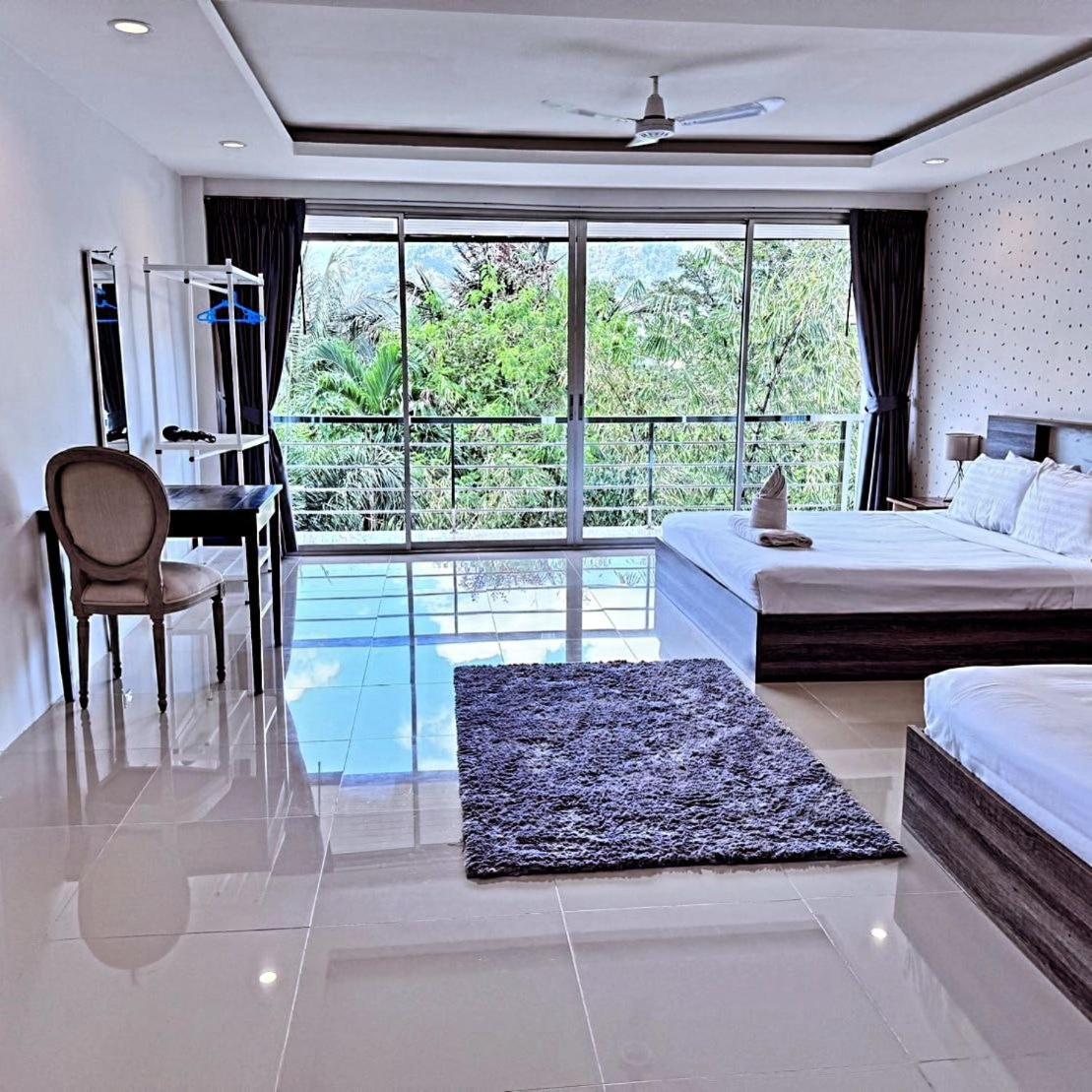 4 Bedrooms & Bathroom For Up To 12 Guests 7kms To Patong At The Fairways Golf