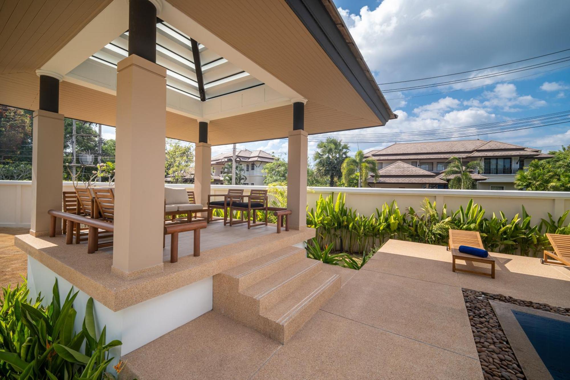5 Bdr 18 Meter Pool In Laguna *