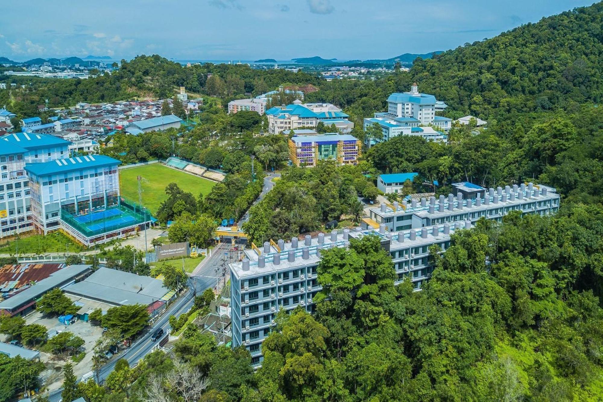 Hill View A920 B With Prime Location *