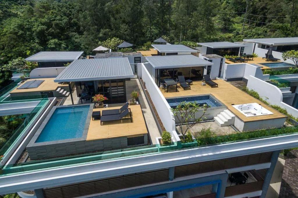 Luxury Rooftop Penthouse Apartment *