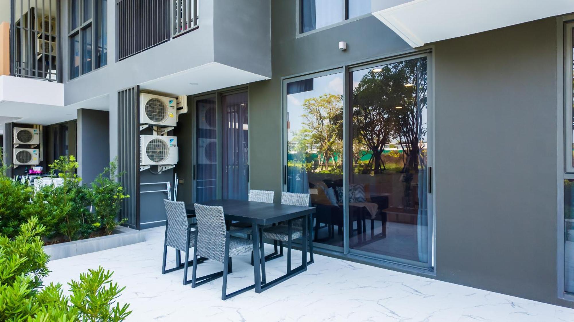 Apartment в Laguna Skypark с террасой