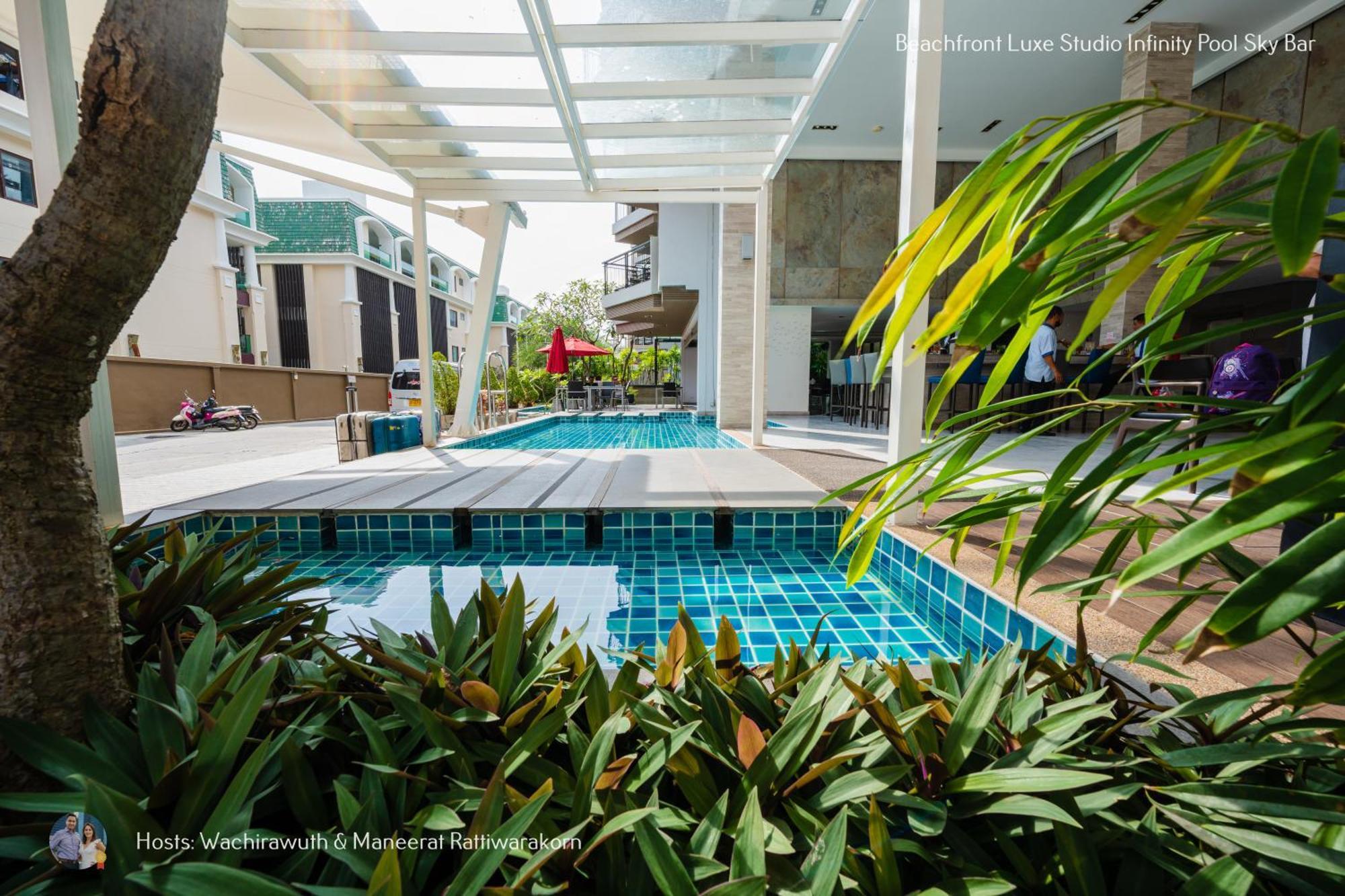 Beachfront Deluxe Infinity Pool Apartment