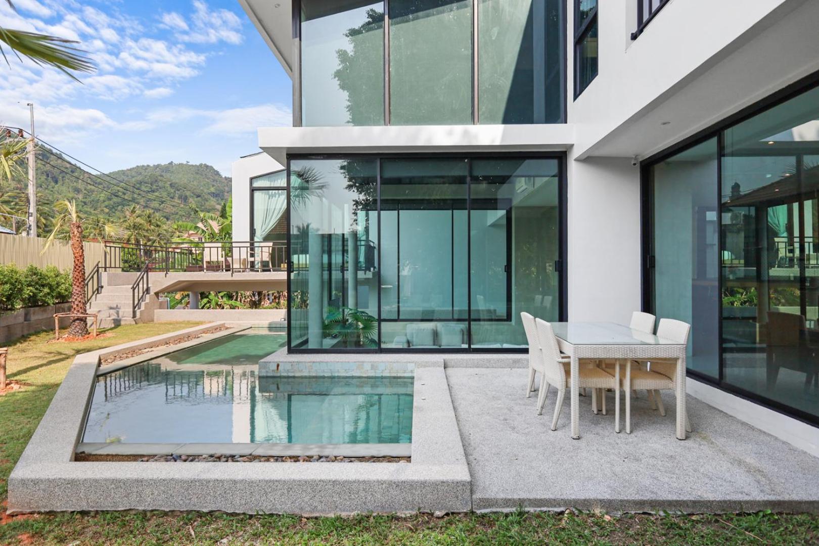 Villa Canary - *