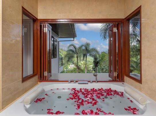 Patonghill Estate 6 Bedroom Sea View Villa *