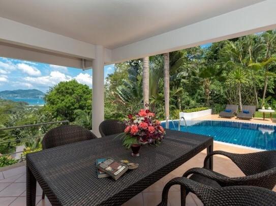 Patonghill Estate 6 Bedroom Sea View Villa *