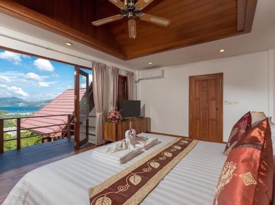 Patonghill Estate 6 Bedroom Sea View Villa *