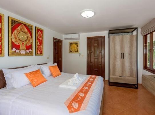 Patonghill Estate 6 Bedroom Sea View Villa *