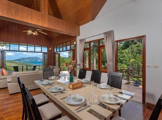 Villa Patonghill Estate 6 Bedroom Sea View *