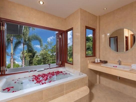 Patonghill Estate 6 Bedroom Sea View Villa *
