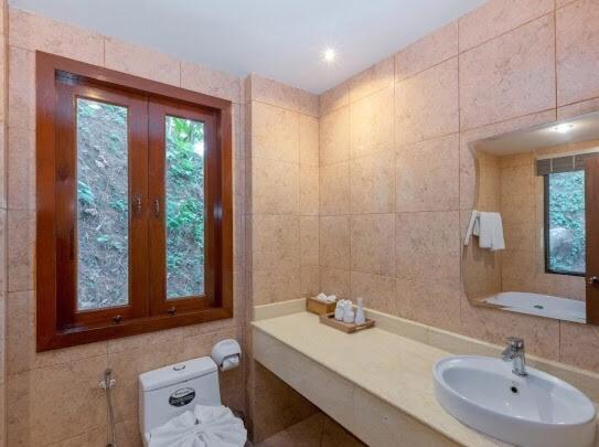 Villa Patonghill Estate 6 Bedroom Sea View Patong