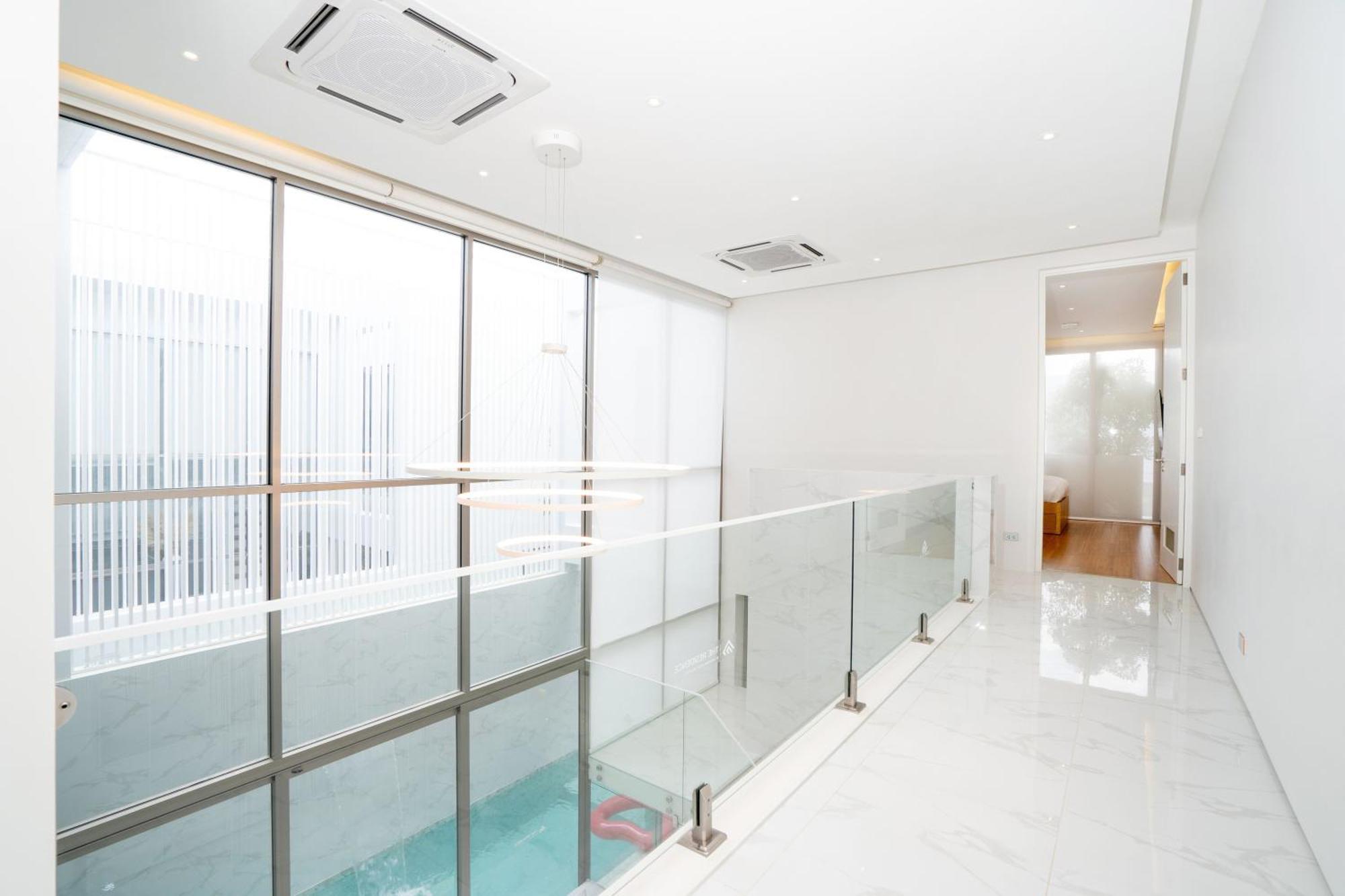 Villa New Modern Aesthetic 3-storey A15 In Gated Just 10 Min Drive Laguna Phuket *