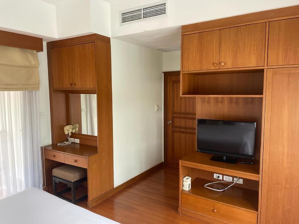 Villa Beautiful 3-bed In Cherngtalay Thalang Layan Beach (Phuket)