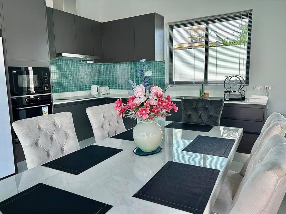 Costa Lota Villa, Brand New, 3 Bedroom, In Rawai V35 * Ban Saiyuan