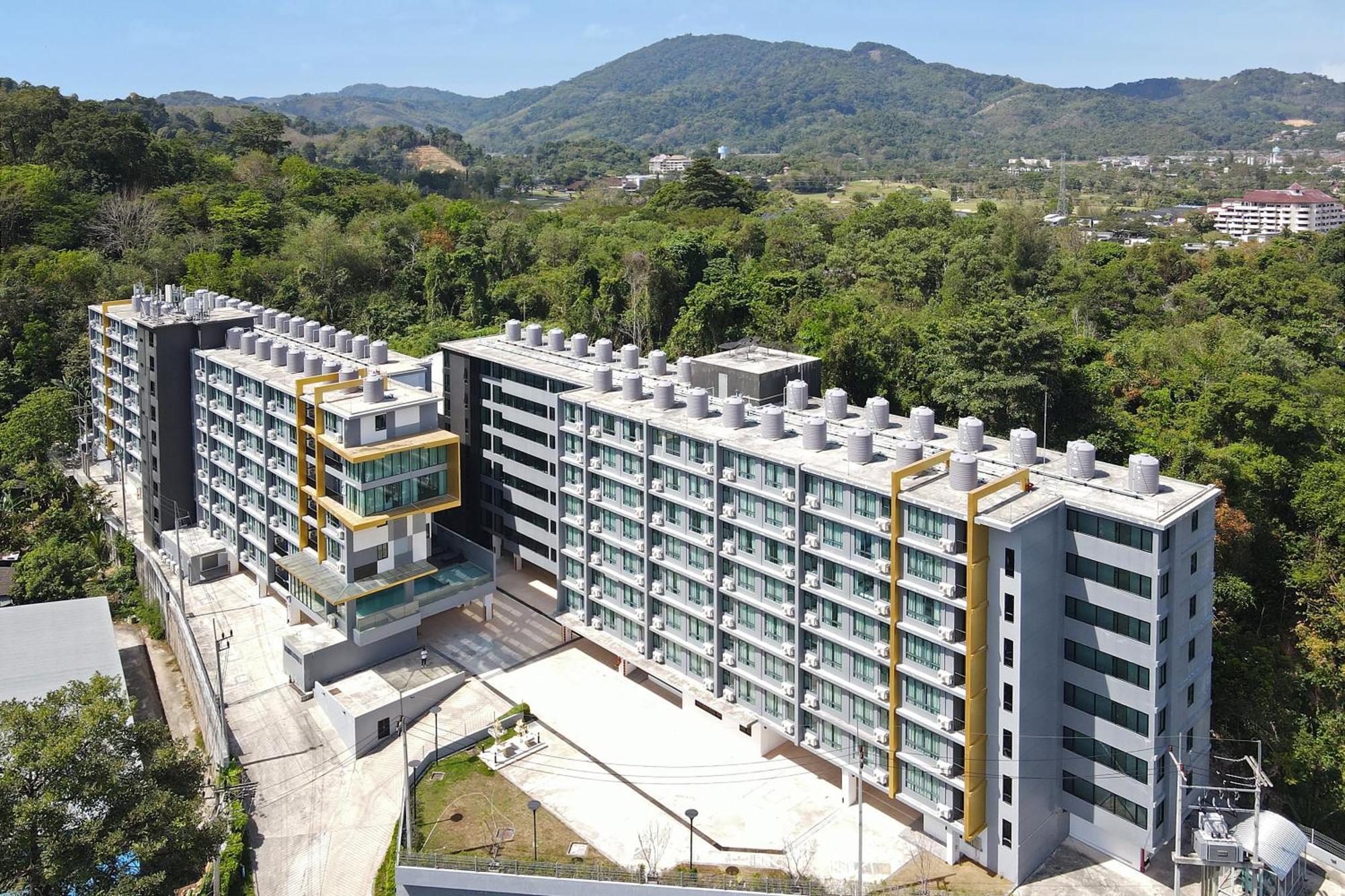 Hill View A920 B With Prime Location Apartment *