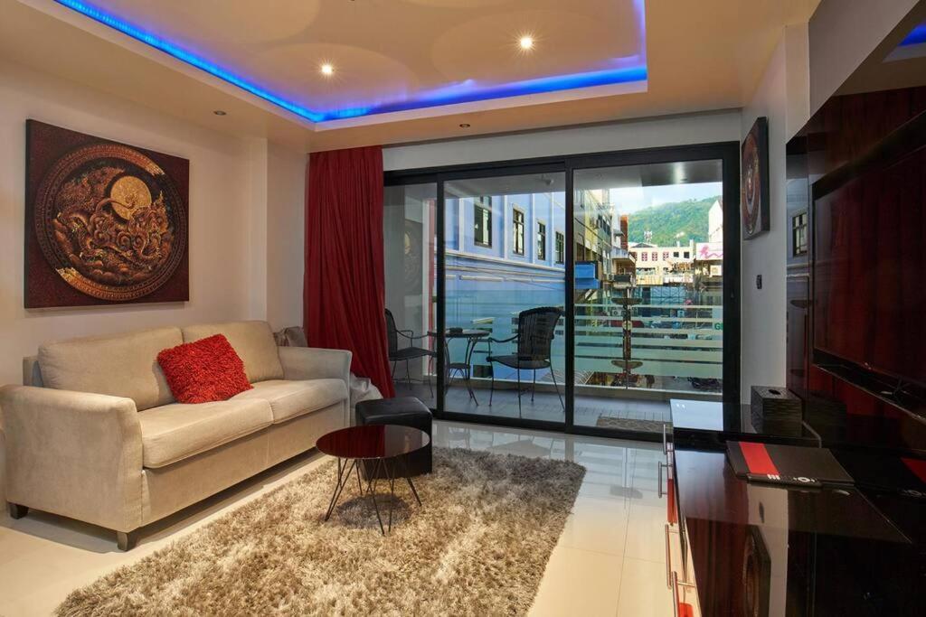 Modern In The Heart Of Abs1 Patong