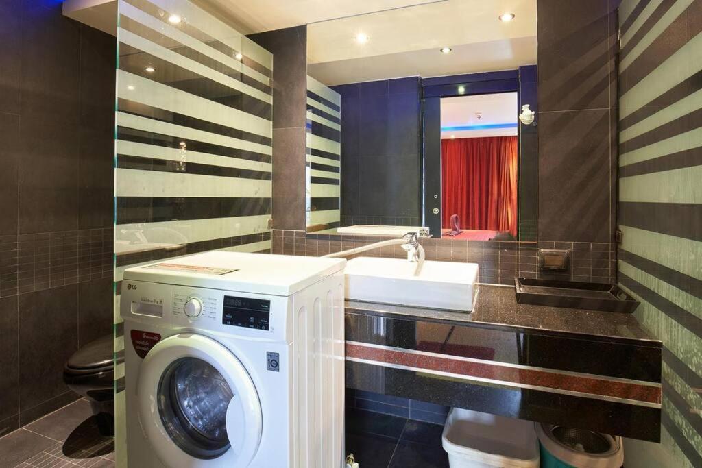 Modern In The Heart Of Abs1 Apartment Patong