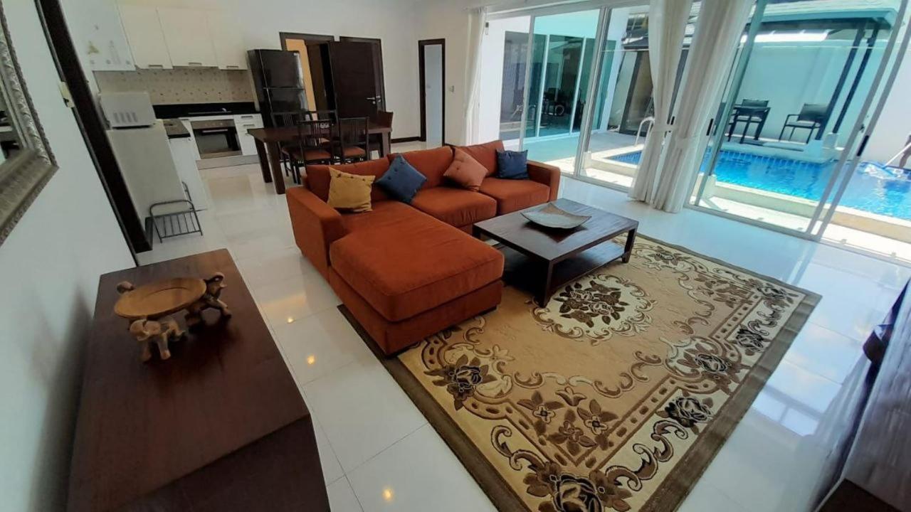 Villa Pool
